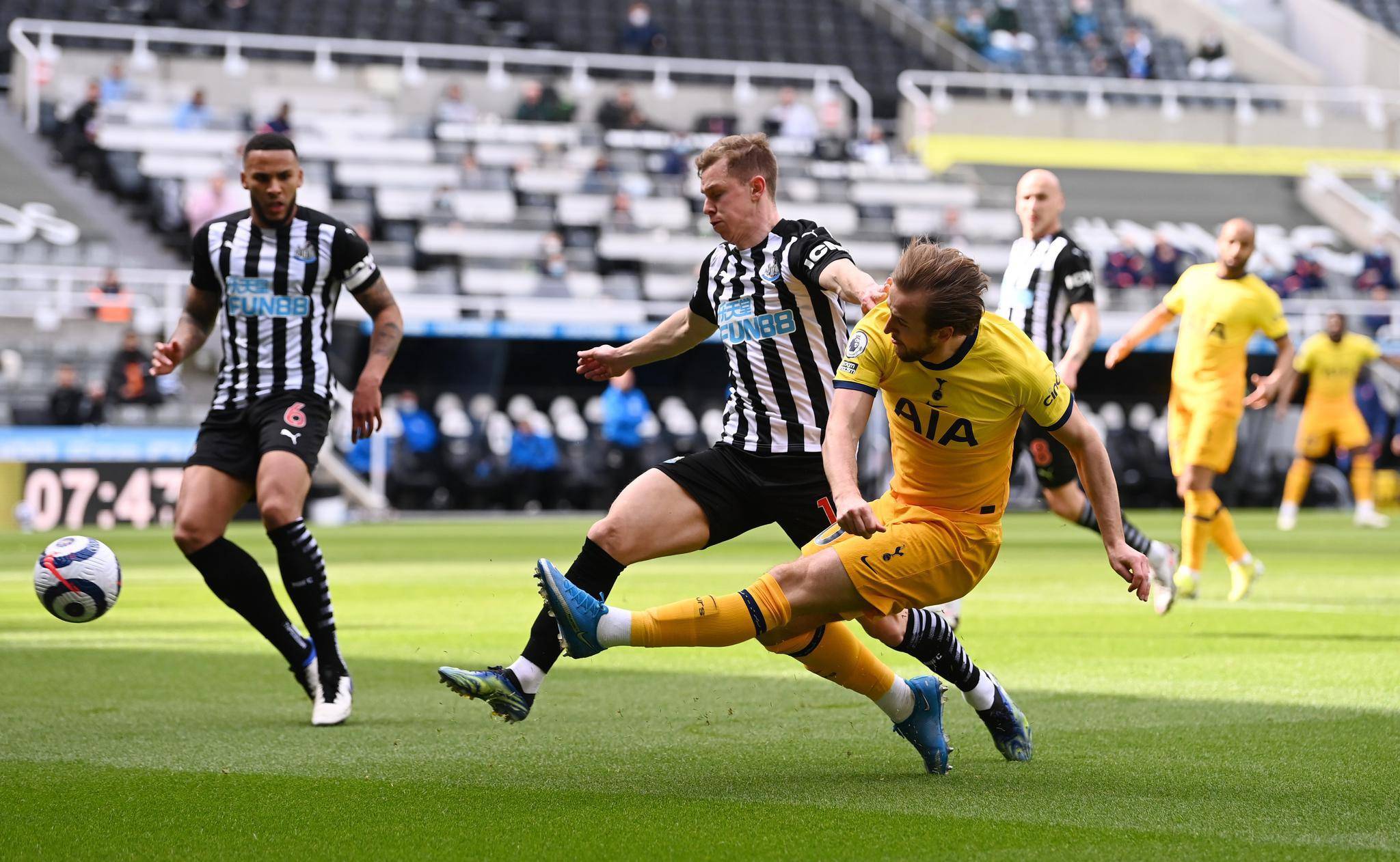 在英超争夺 在英超争夺