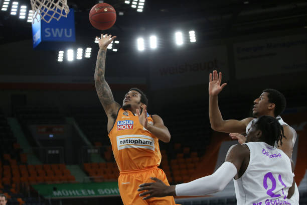 长距离解围 长距离解围