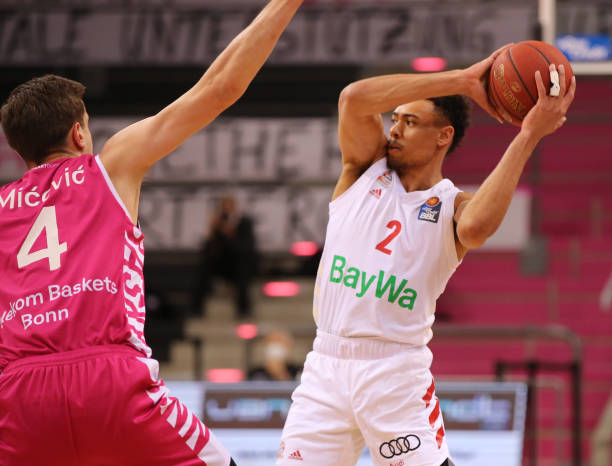 尼亚的比赛 尼亚的比赛